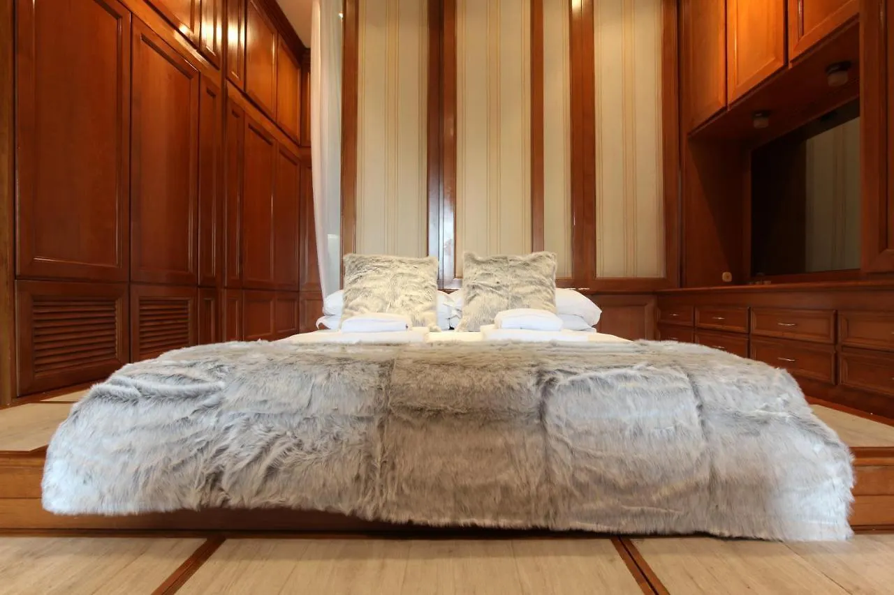 San Babila Apartment Milan Italy