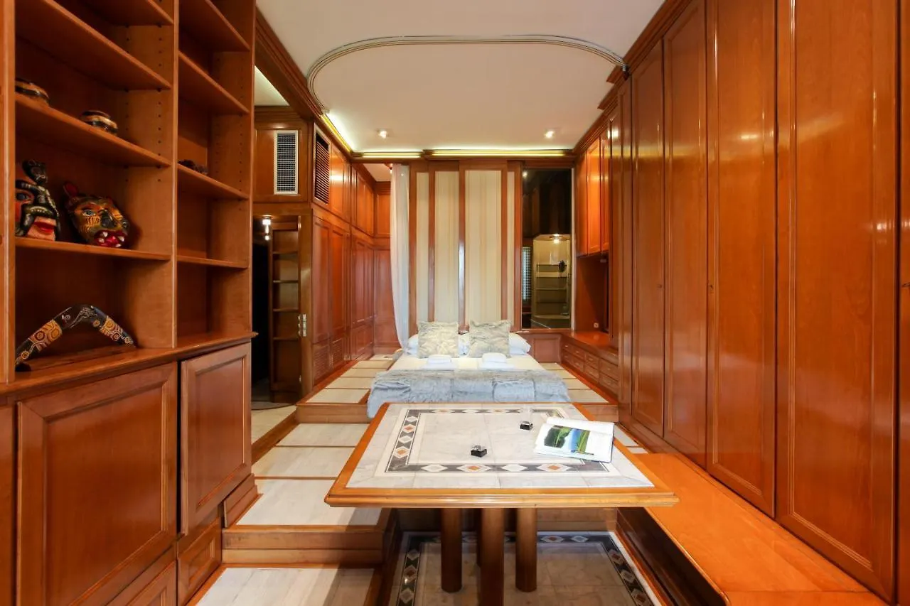 San Babila Apartment Milan