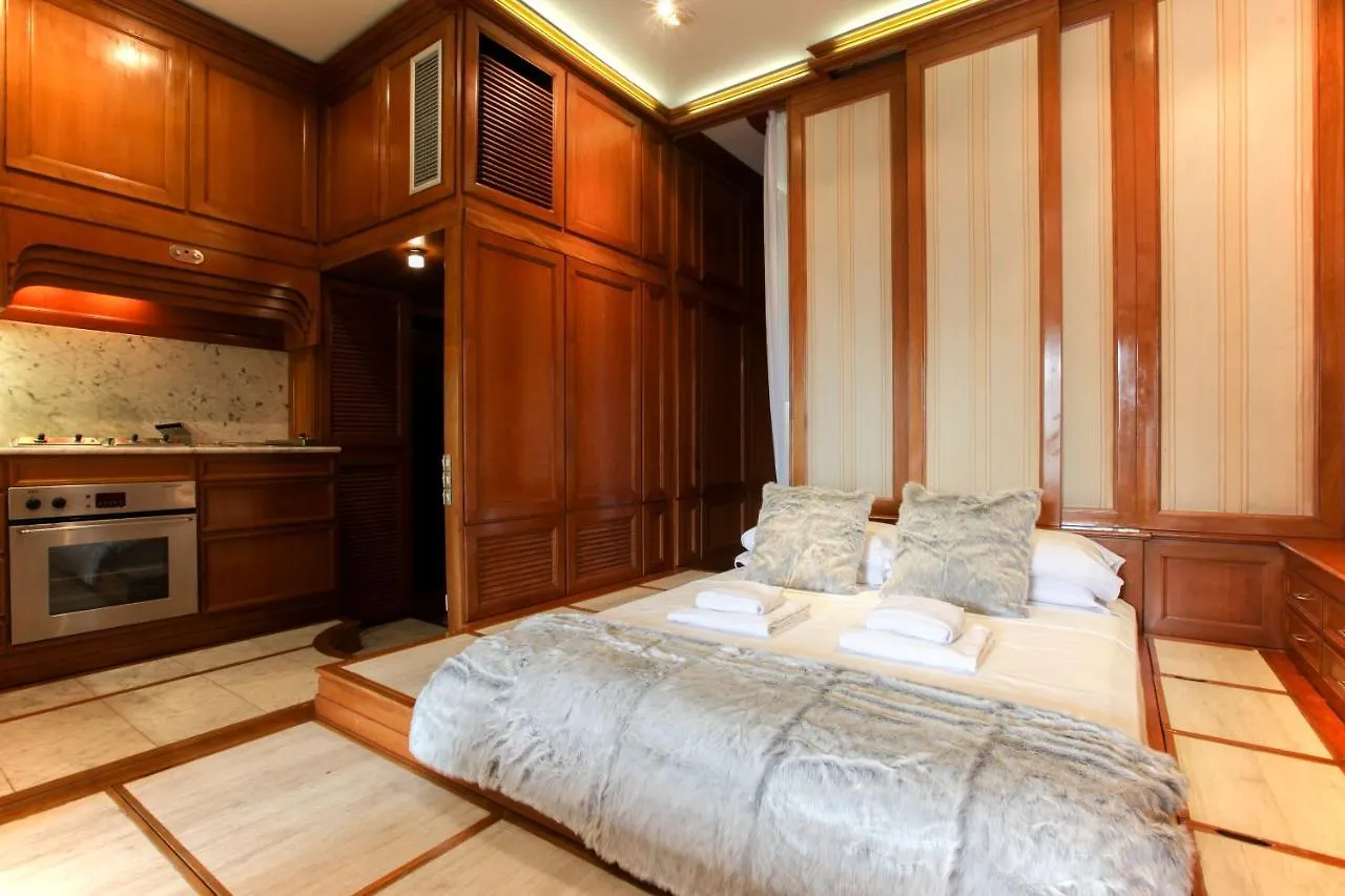 San Babila Apartment Milan Italy