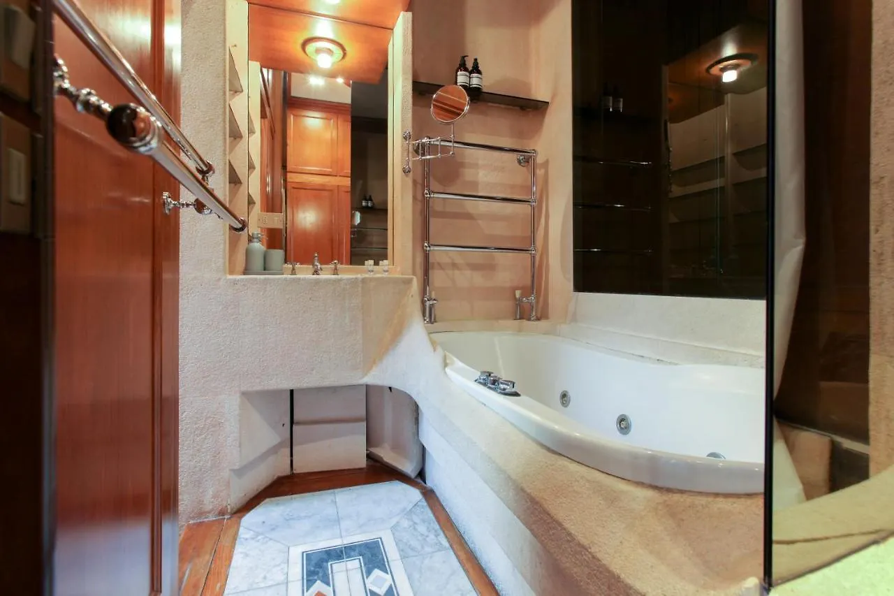 San Babila Apartment Milan