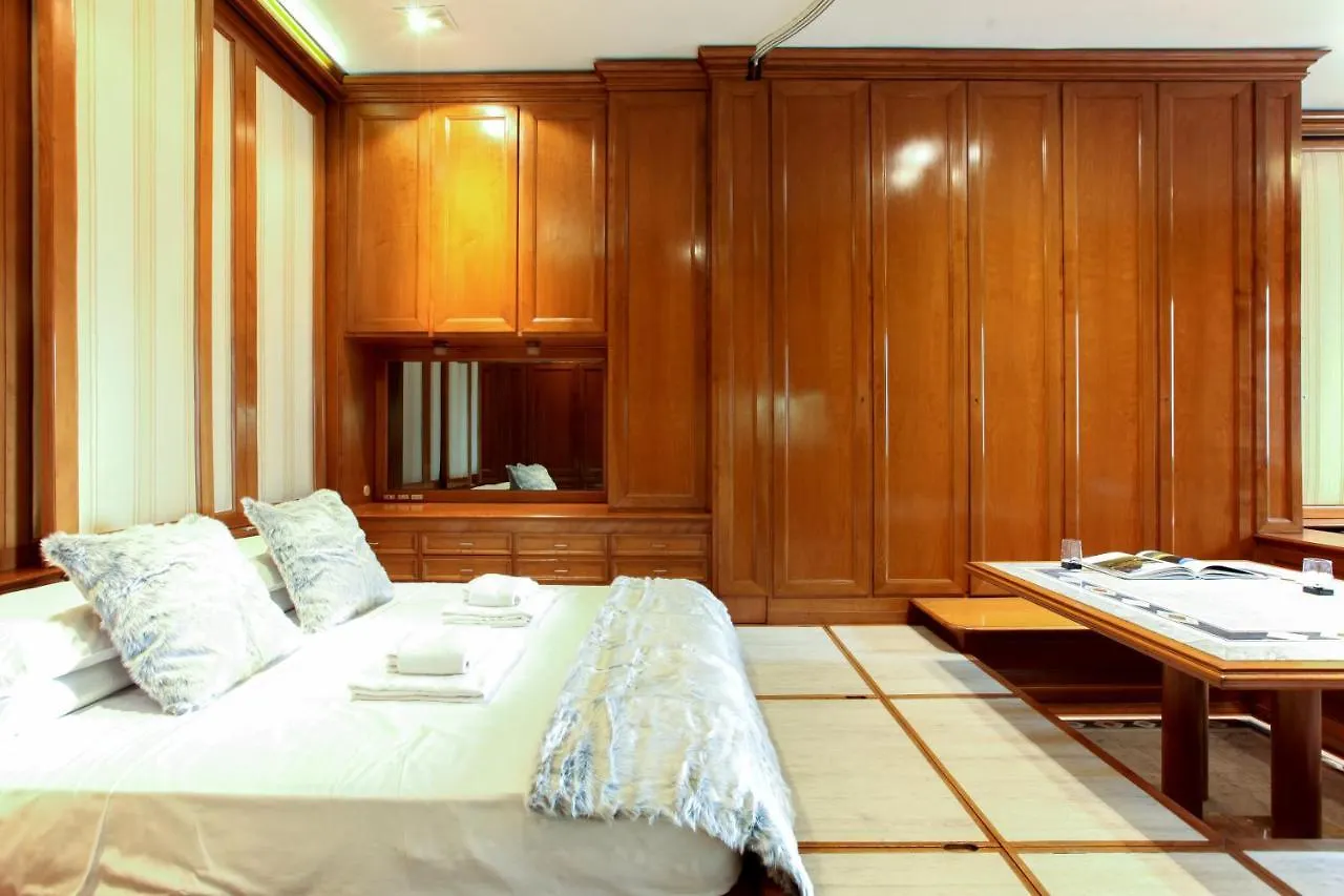 San Babila Apartment Милан 0*,  Италия