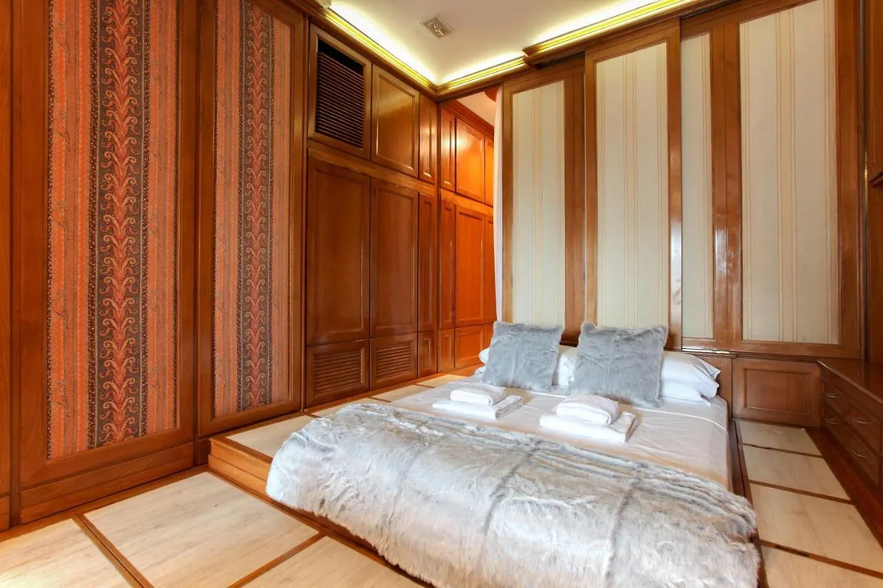 San Babila Apartment Милан